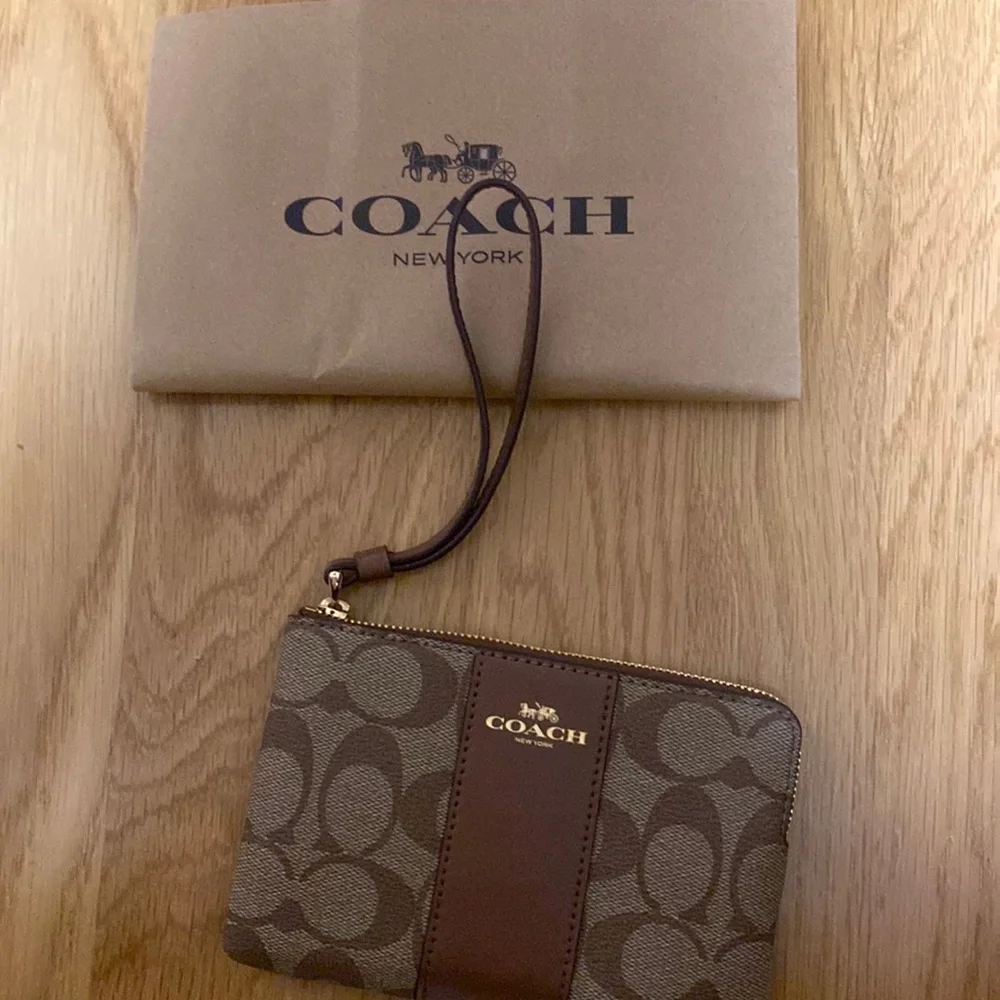 Coach wristlet - Picture 1 of 4